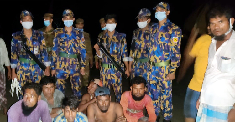 সাগরে মাছ ধরতে গিয়ে ২৫ রোহিঙ্গা আটক